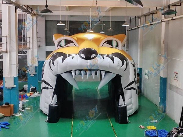 Túnel de futbol tigre inflable