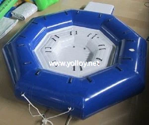 Vaixell inflable amb tubs remolcables d'aigua